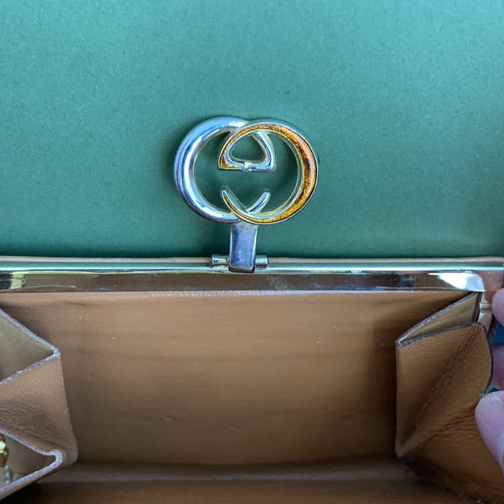 Authentic Vintage Gucci Sherry line compact wallet (approx: H 4x 2.5 x W 5โ) - Picture 4 of 9